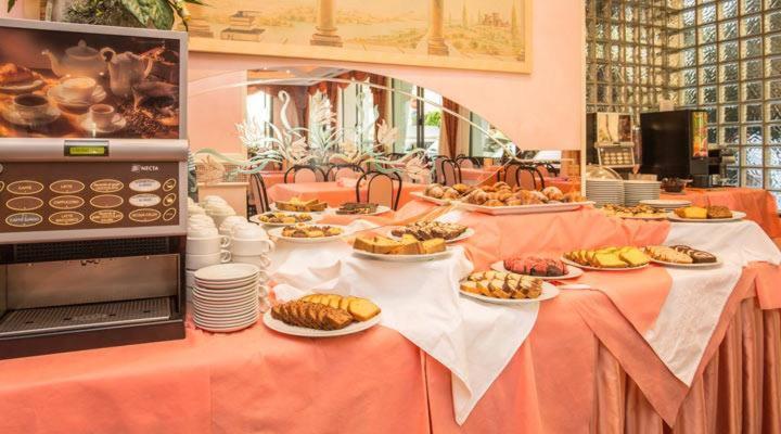 Hotel Pineta Bellaria – Igea Marina Kültér fotó