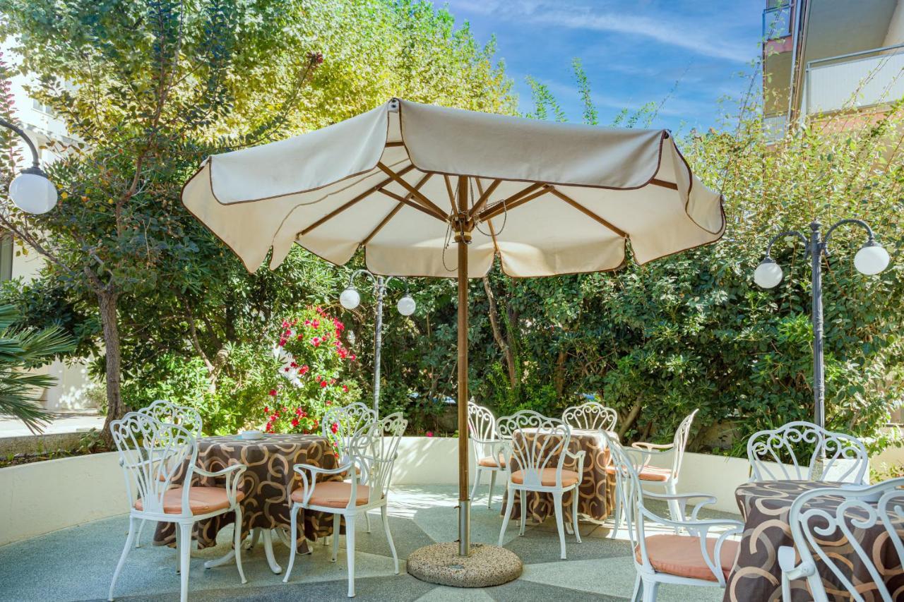 Hotel Pineta Bellaria – Igea Marina Kültér fotó