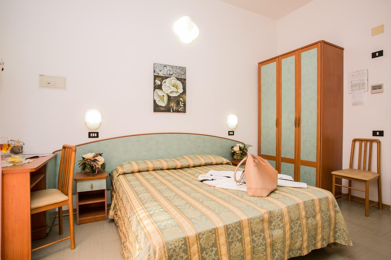 Hotel Pineta Bellaria – Igea Marina Kültér fotó