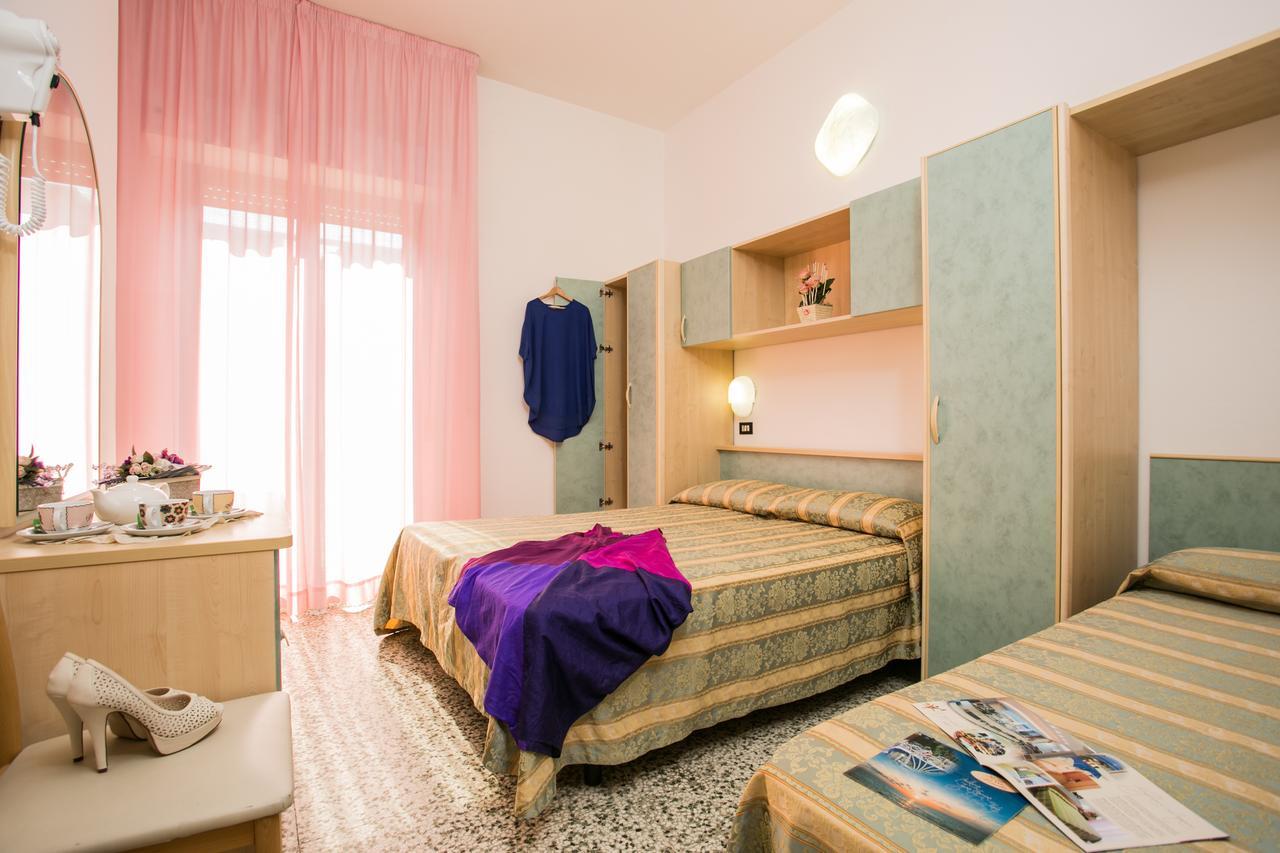 Hotel Pineta Bellaria – Igea Marina Kültér fotó