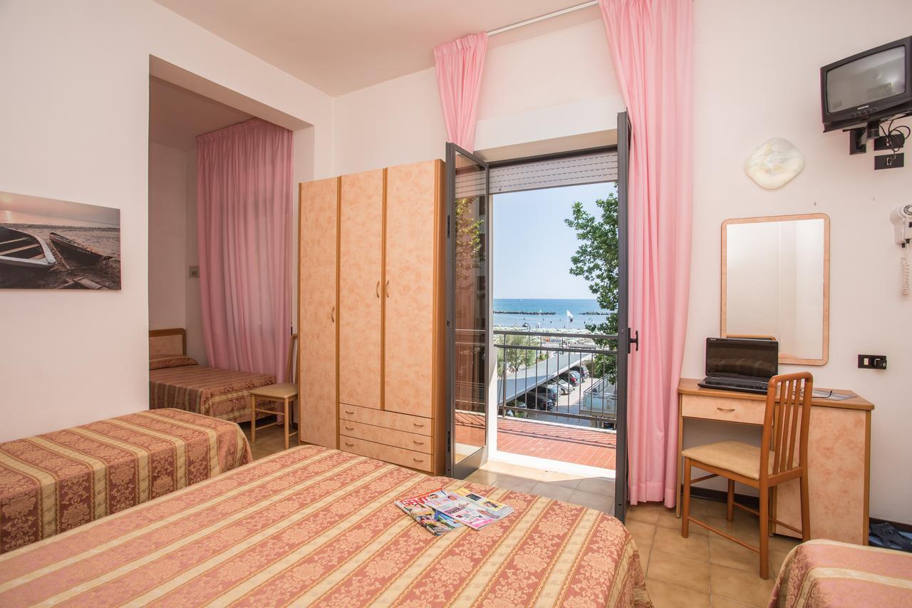 Hotel Pineta Bellaria – Igea Marina Kültér fotó