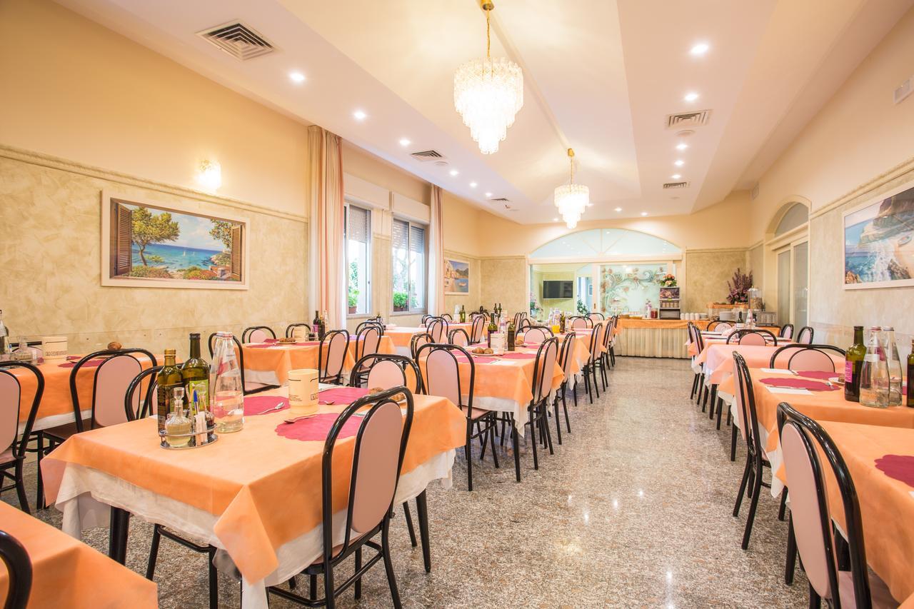 Hotel Pineta Bellaria – Igea Marina Kültér fotó