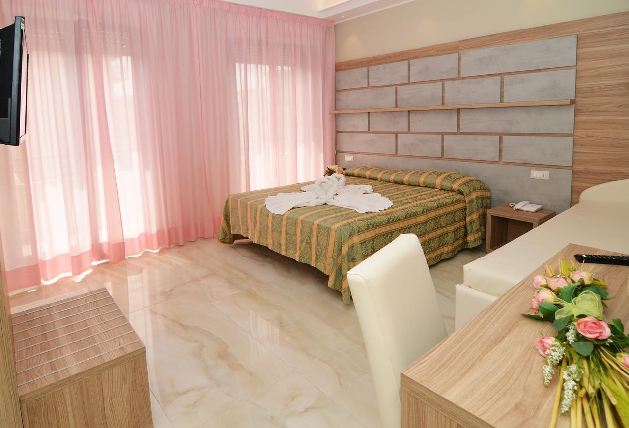 Hotel Pineta Bellaria – Igea Marina Kültér fotó