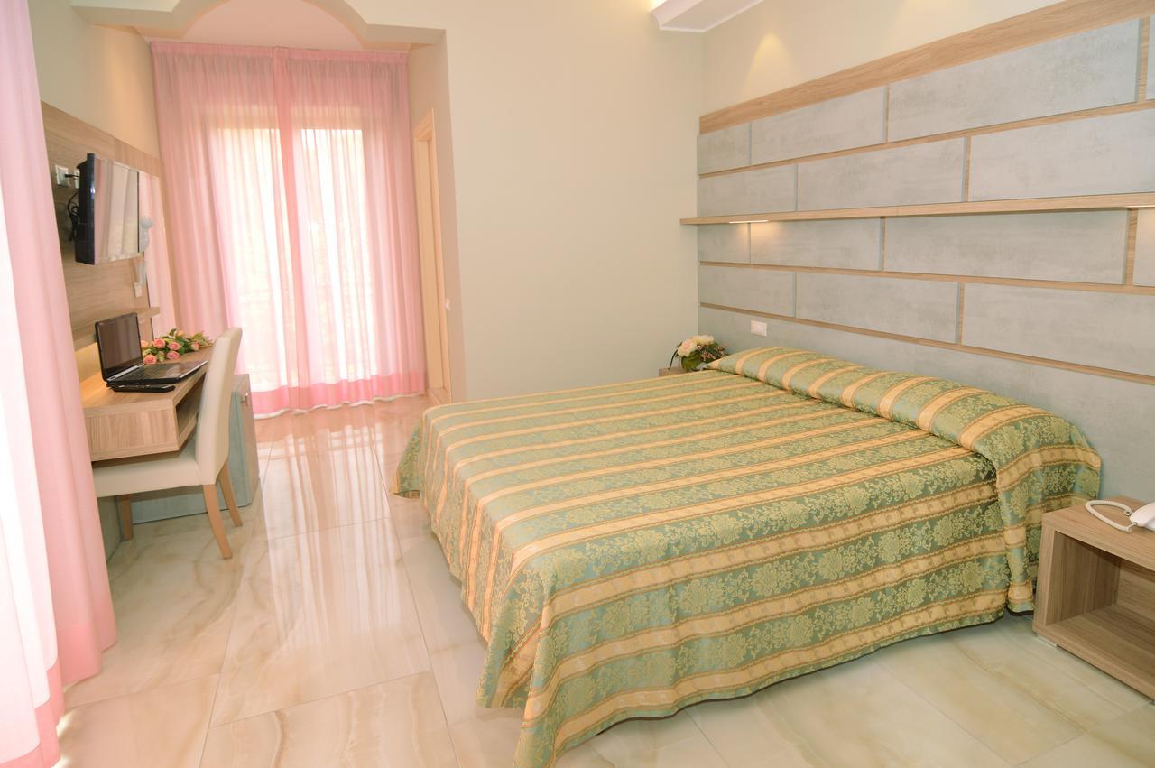 Hotel Pineta Bellaria – Igea Marina Kültér fotó